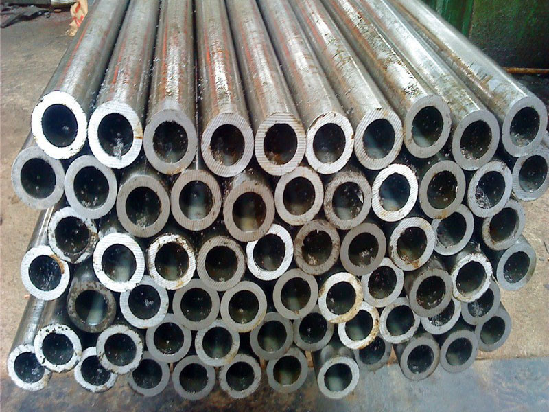 Seamless steel pipe material is diverse and versatile